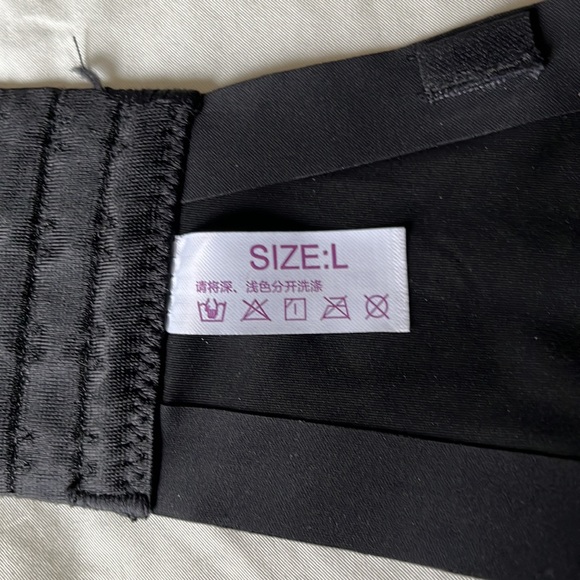 Strapless padded bra. Black with pretty scalloped edging - Picture 3 of 6